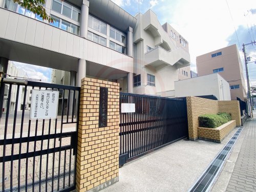 中学校　大阪市立玉津中学校（中学校）まで694m