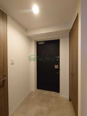 玄関　別部屋同タイプ部屋の参考写真となります。