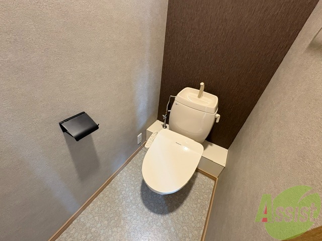 トイレ　こちらはトイレになります。ウォシュレット機能付です。
