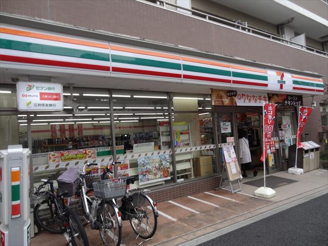 コンビニ　セブンイレブン（コンビニ）まで129m
