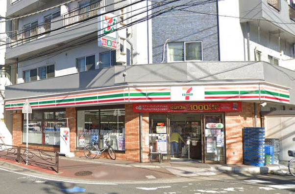 コンビニ　セブンイレブン（コンビニ）まで372m