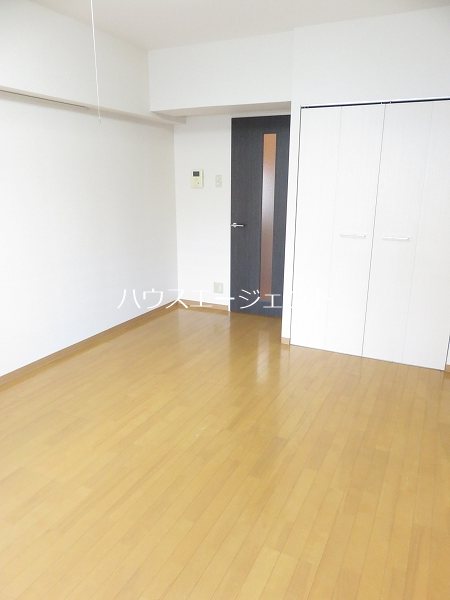 その他部屋・スペース　南向きのお部屋です。※参考画像・反転タイプ