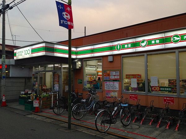 コンビニ　ローソンストア100 小川西町店（コンビニ）まで158m
