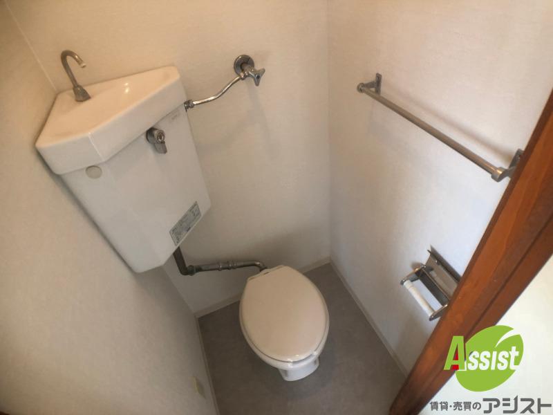 トイレ　こちらはトイレです。清潔感があり、安心して使用できます。