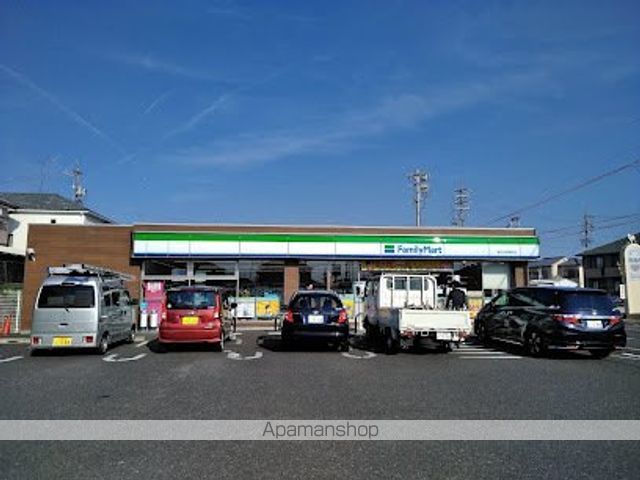 コンビニ　ファミリーマート（コンビニ）まで270m
