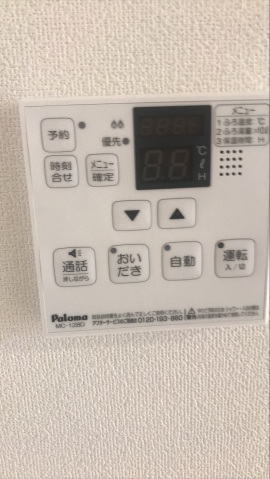 エントランス　写真は別室のものになります