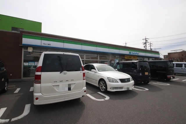 コンビニ　ファミリーマート 守山二城店（コンビニ）まで89m