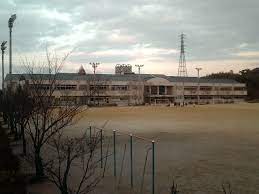 小学校　大津市立青山小学校（小学校）まで464m