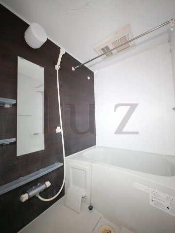 バス・シャワールーム　追い炊き、浴室乾燥機付きのバスルームです！