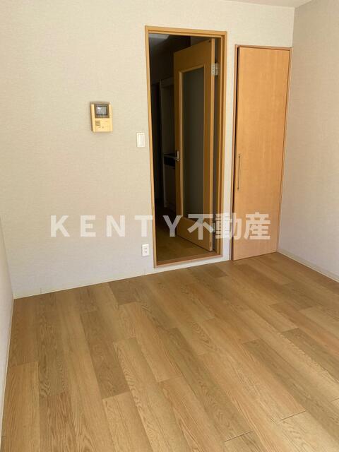 その他部屋・スペース　広くて明るい寝室