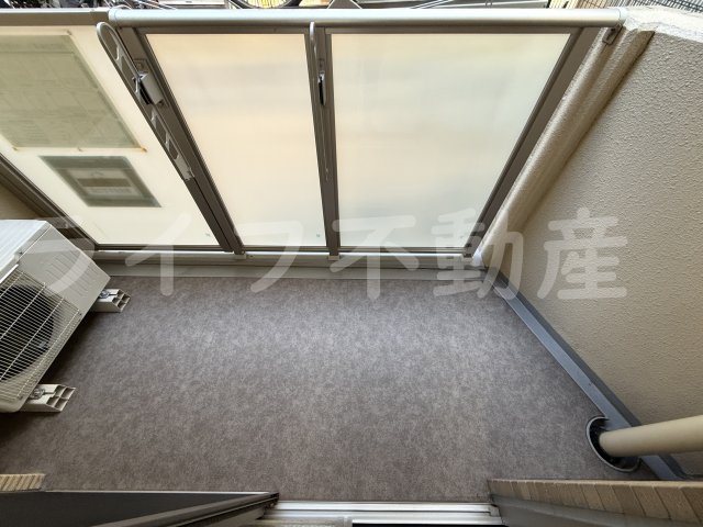 バルコニー　暖かな日差しのふりそそぐバルコニー