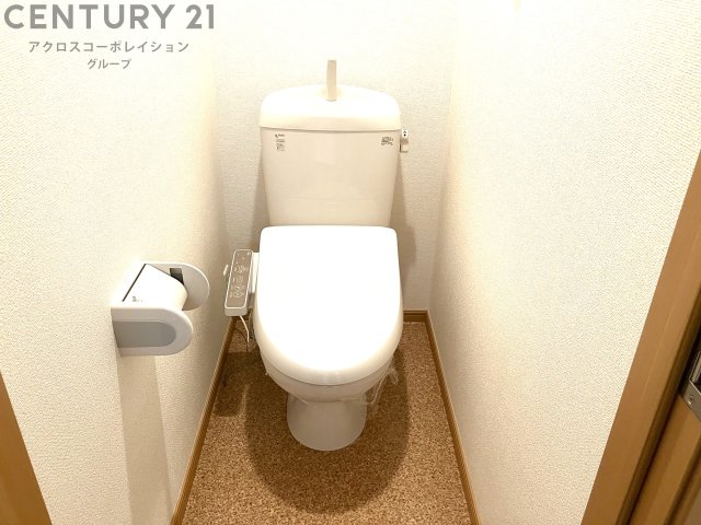 トイレ　温水洗浄便座機能付きトイレです☆
