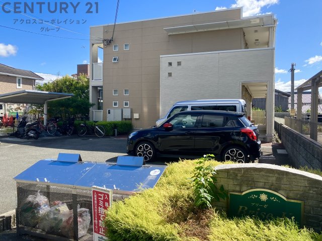 建物外観　敷地内に駐車場あります！