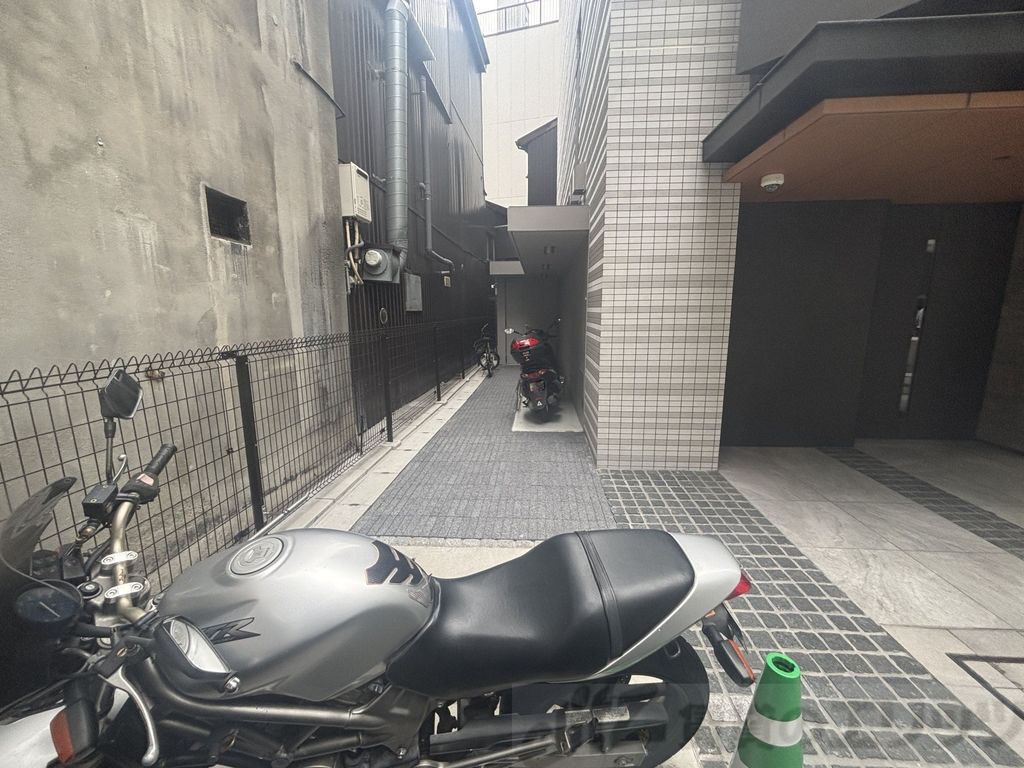 駐車場　バイク置き場
