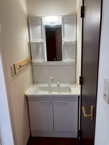 洗面設備　朝の支度もスムーズに行える独立洗面台