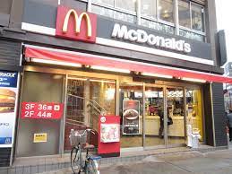 飲食店　マクドナルド 東新宿駅前店（飲食店）まで432m