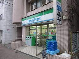 コンビニ　ファミリーマート 新宿七丁目店（コンビニ）まで107m