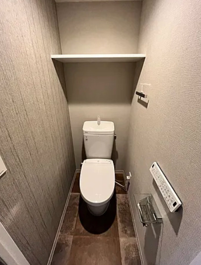 トイレ　※別部屋(反転)の参考写真です。