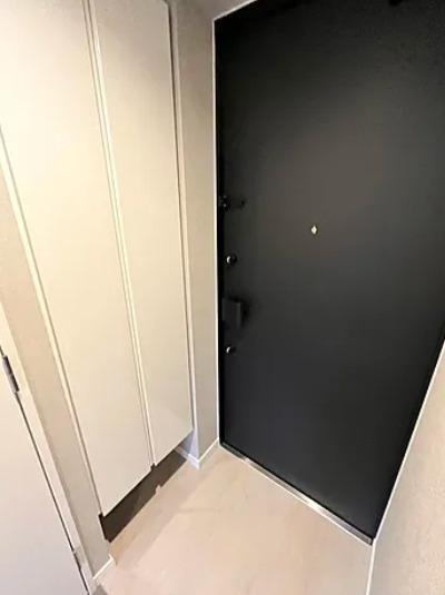 玄関　※別部屋(反転)の参考写真です。