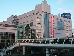 スーパー　LIVIN（スーパー）まで700m