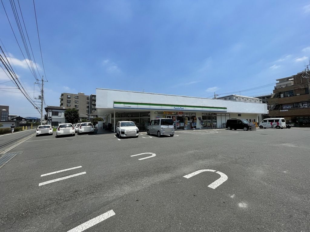 コンビニ　ファミリーマートさいたま西堀店（コンビニ）まで250m