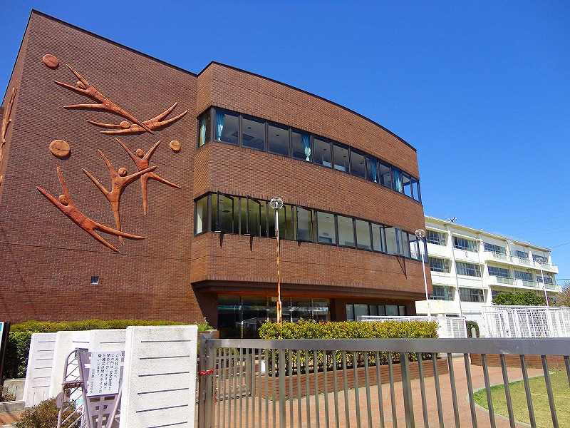中学校　町田第一中学校（中学校）まで711m