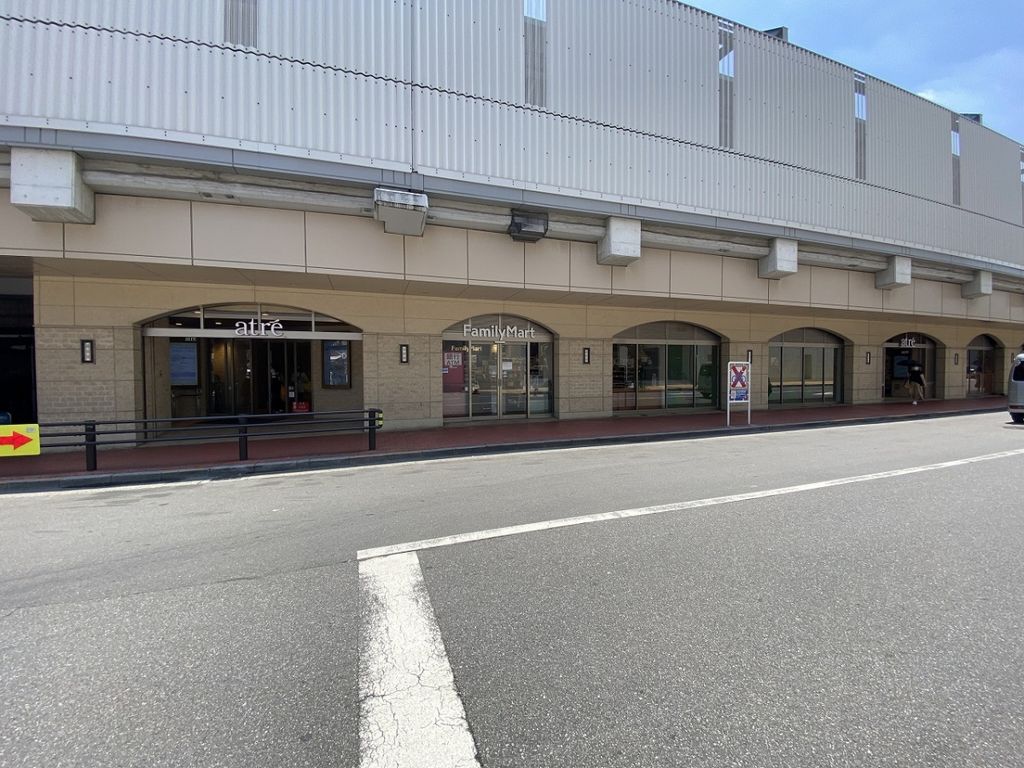 コンビニ　ファミリーマート アトレ浦和店（コンビニ）まで240m
