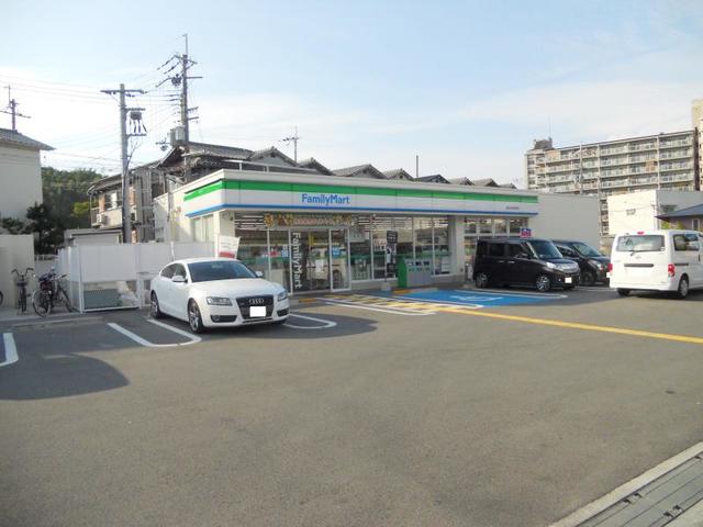 コンビニ　ファミリーマート富田林若松町店（コンビニ）まで142m