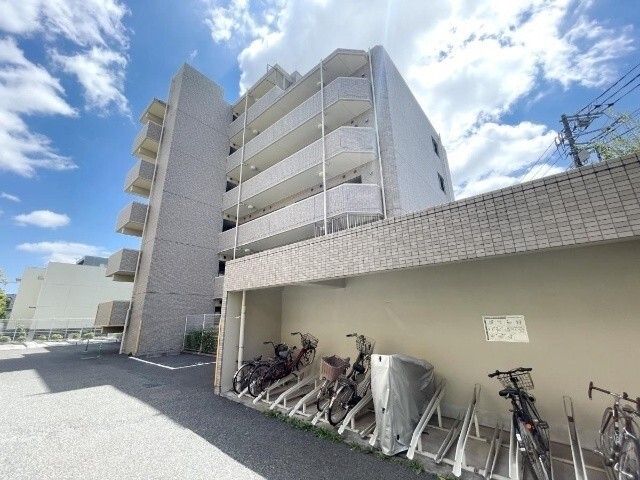 建物外観　オートロック完備