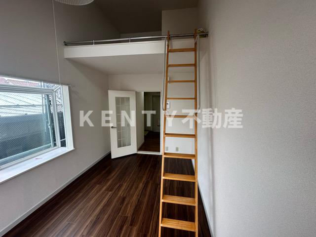 その他部屋・スペース　広くて明るい寝室