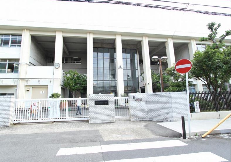 小学校　川崎市立新城小学校（小学校）まで330m
