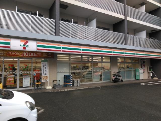 コンビニ　セブンイレブン横浜鶴見中央3丁目店（コンビニ）まで4m