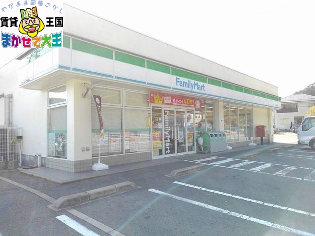 コンビニ　ファミリーマート長崎小江原店（コンビニ）まで90m