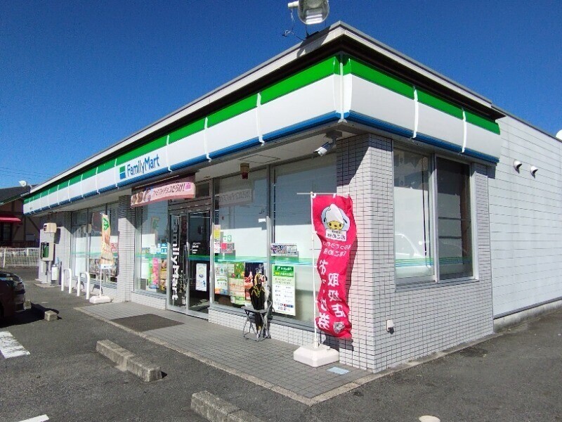 コンビニ　ファミリーマート岡崎小針店（コンビニ）まで563m