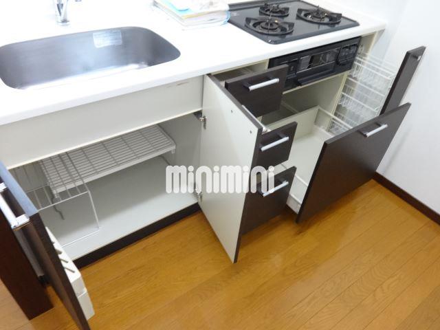 キッチン　調理器具等が置けます