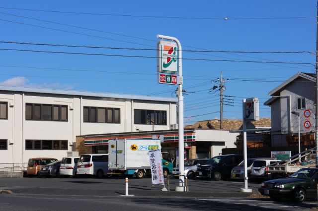コンビニ　セブンイレブン（コンビニ）まで20m