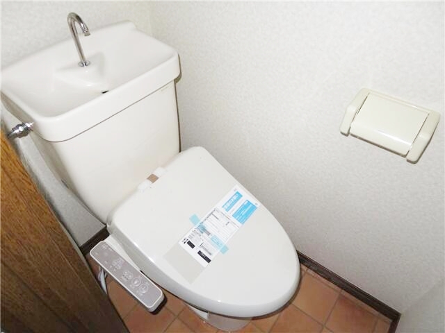 トイレ　嬉しい温水洗浄便座♪