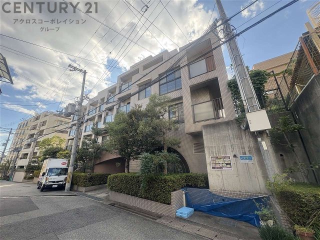 建物外観　オートロックで外部の人間が簡単に出入りできないため安心です。