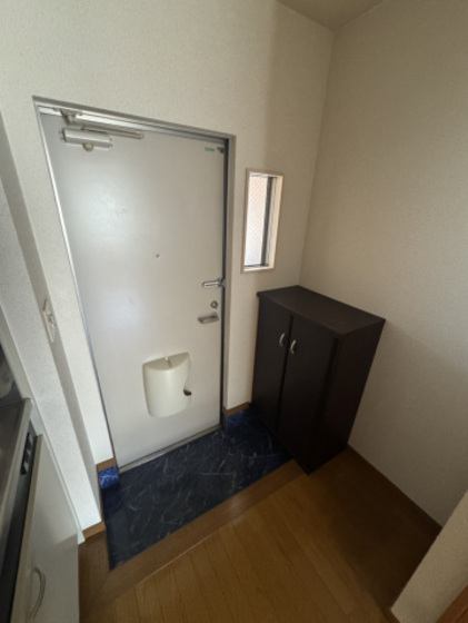 玄関　※別号室の写真を使用しております。