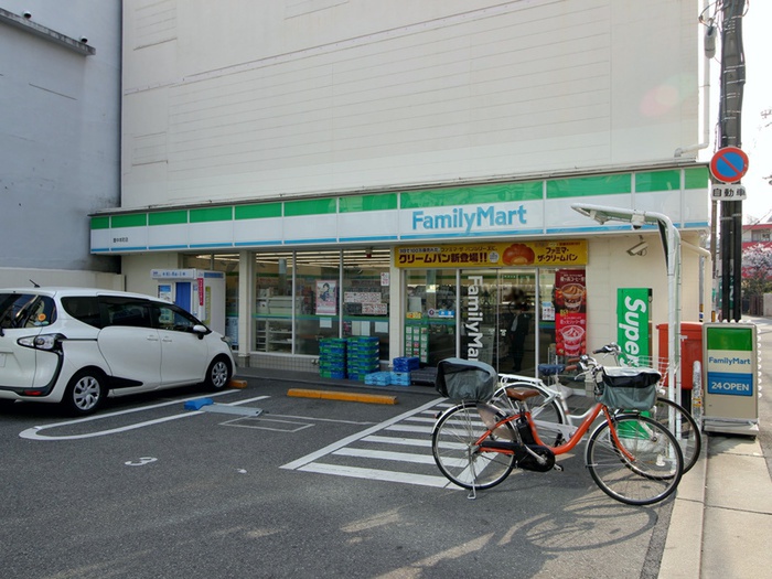 コンビニ　ファミリーマート豊中本町店（コンビニ）まで291m