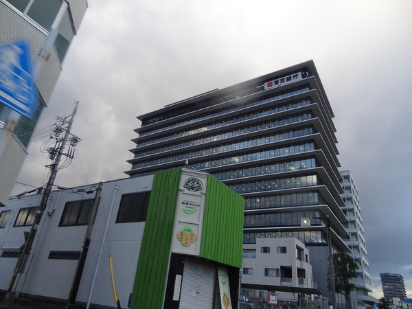 銀行　百五銀行本店（銀行）まで673m