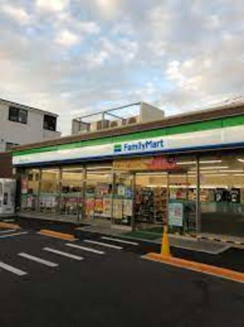 コンビニ　ファミリーマート田柄一丁目店（コンビニ）まで365m