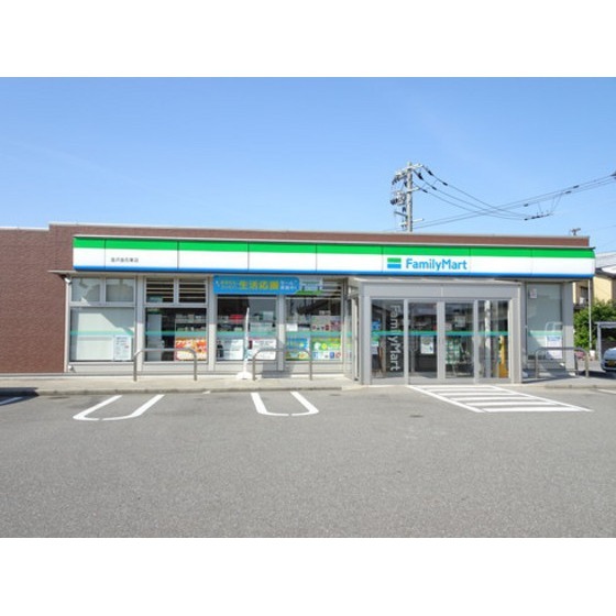 コンビニ　ファミリーマート金沢金石東店（コンビニ）まで850m