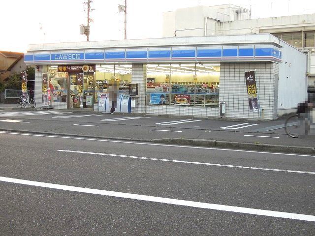 コンビニ　ローソン（コンビニ）まで560m