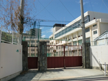 中学校　駒ヶ林中学校（中学校）まで351m