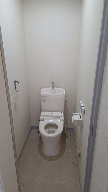 トイレ　清掃中のお写真です