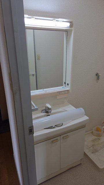 洗面設備　清掃中のお写真です