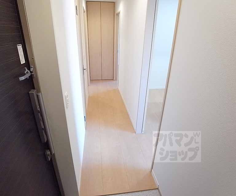 その他部屋・スペース　玄関からの廊下の写真