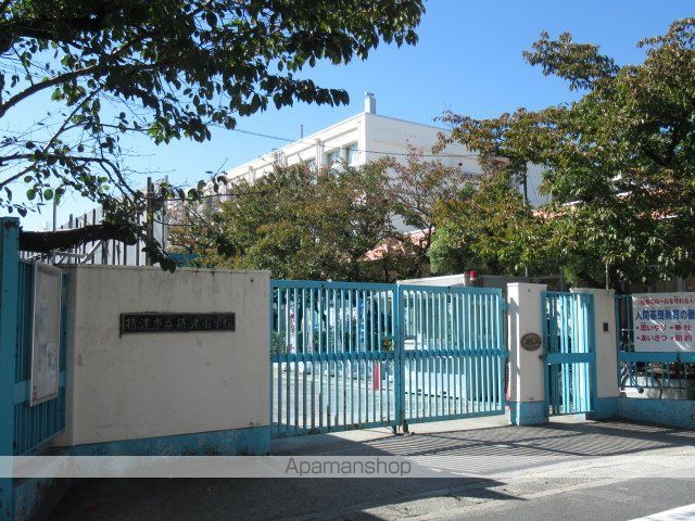 小学校　摂津市立摂津小学校（小学校）まで667m