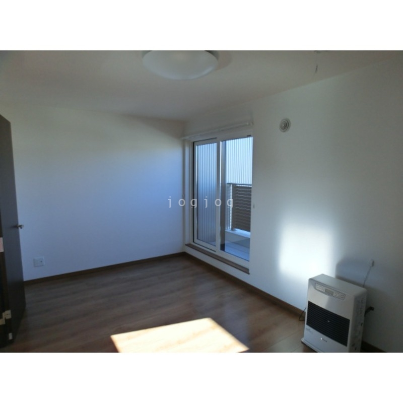 その他部屋・スペース　日当たりの良い明るいお部屋です。